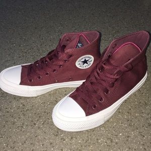 Maroon converse
